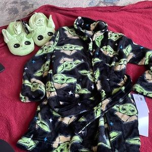 Sleep bundle . Toddler Star Wars Set. Slippers(9-10) and Robe (4T)